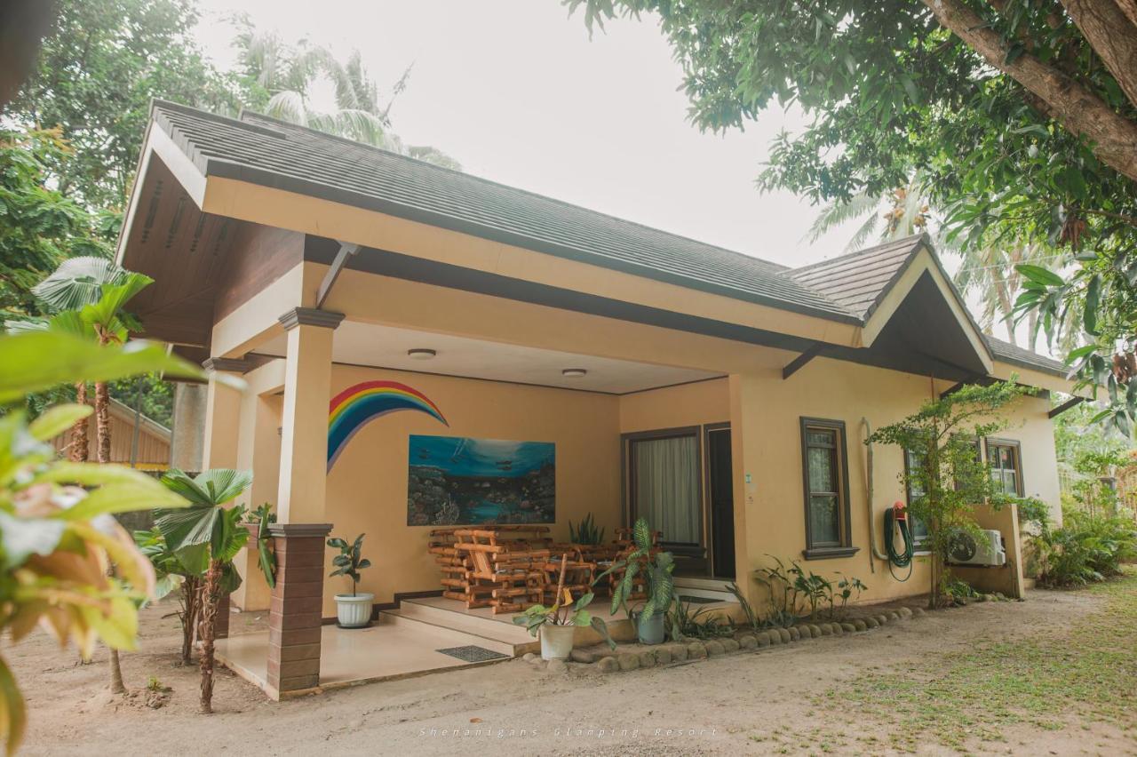 Shenanigans Glamping Resort Zamboanguita  Exterior photo